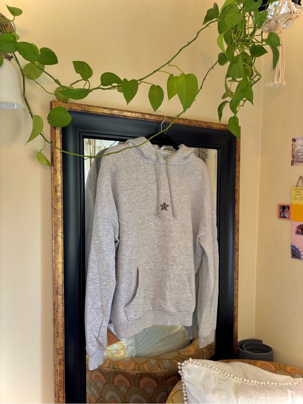 Subdued Italy Light Gray Crewneck Hoodie with Star Embroidery